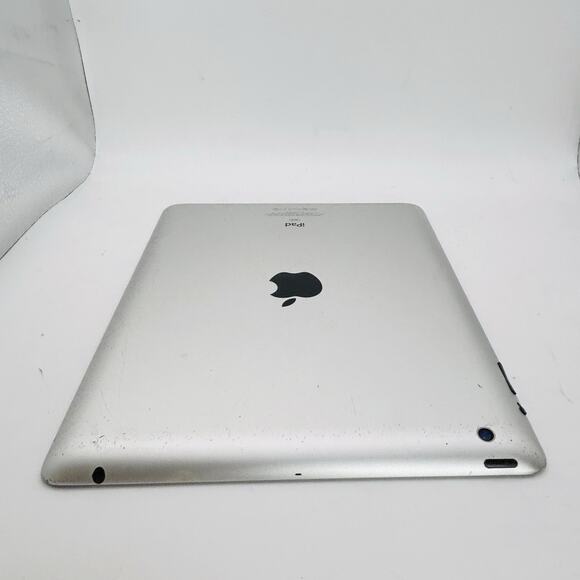 Used Apple iPad A1416 16GB - White - Damaged Screen. - Picture 3 of 15